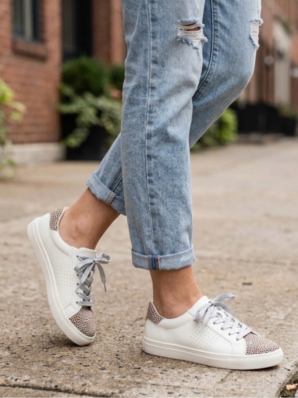 Universal Thread Women's Cadey Memory Foam Sneaker White/Animal Print US Size 11